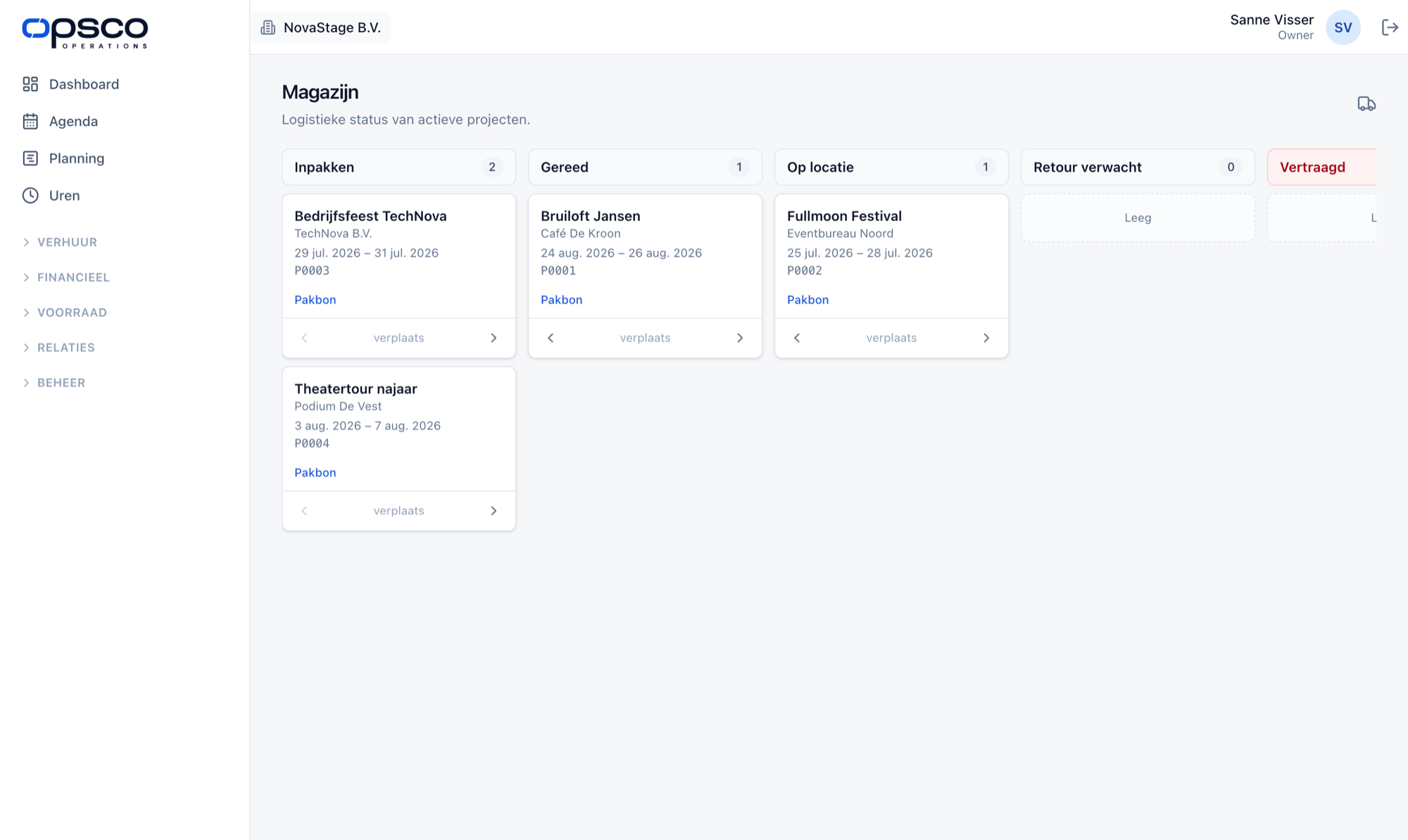 Screenshot van het magazijn-Kanban in Opsco.io: projecten in kolommen van inpakken tot retour, met pakbonnen